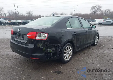 2014 Volkswagen Jetta 1.8T Se z USA, uszkodzony, nr VIN 3VWD17AJ4EM319286